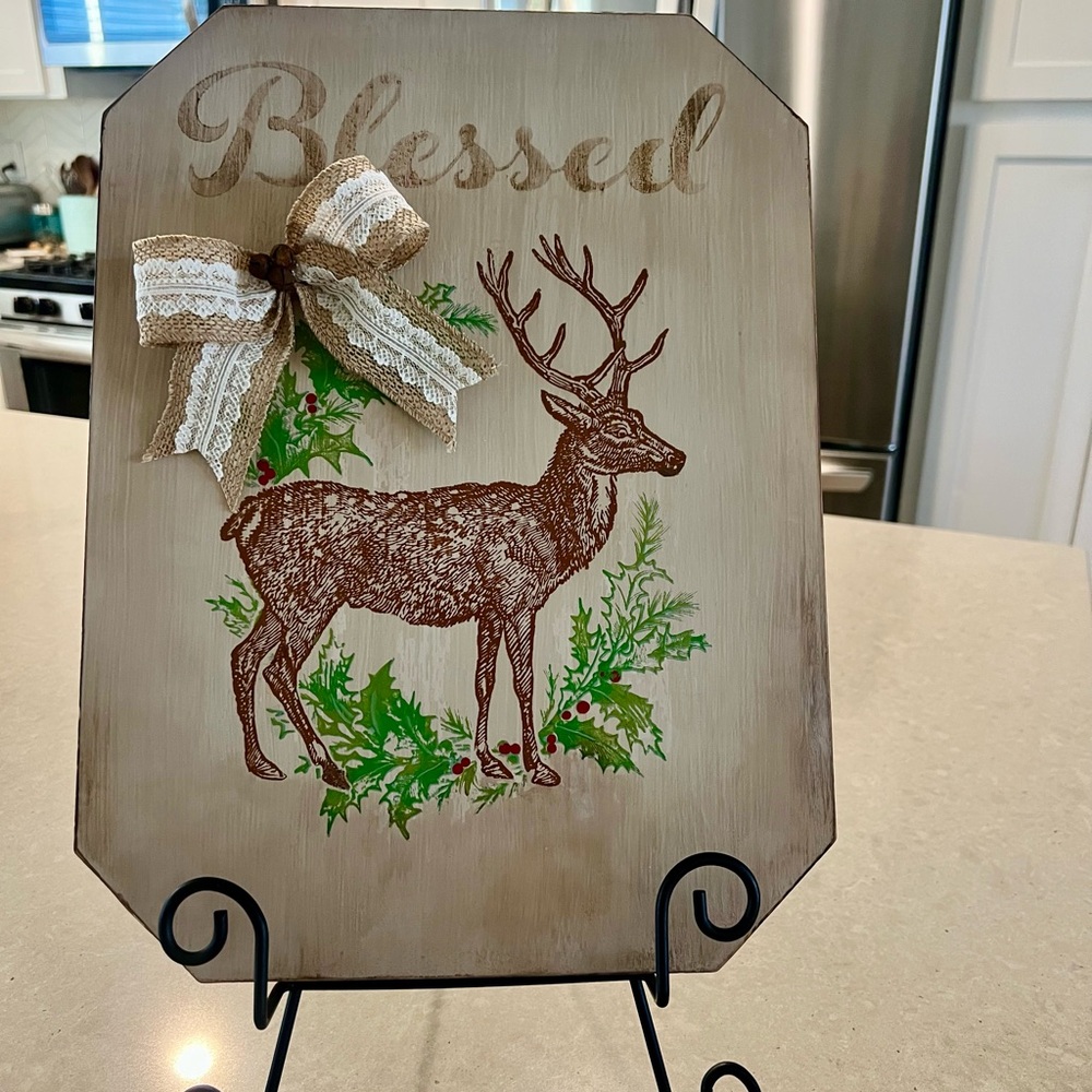 🎄🦌🎄Charming Deer Wall Art Homemade with Bow Accent